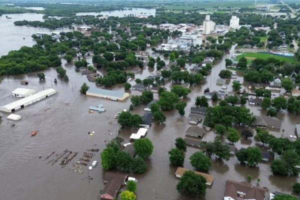 Midwest Faces Dual Threats: Severe Flooding and Record-Breaking Heat Wave