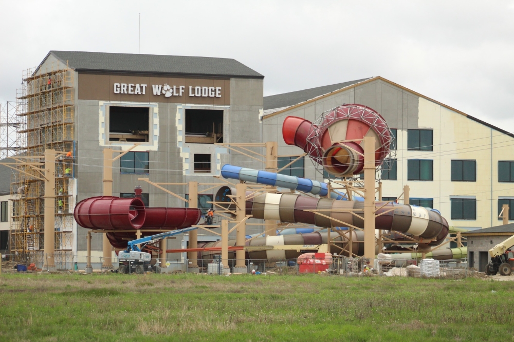 Webster's Great Wolf Lodge to Open Three Weeks Early, 600 Jobs Offered at Job Fair