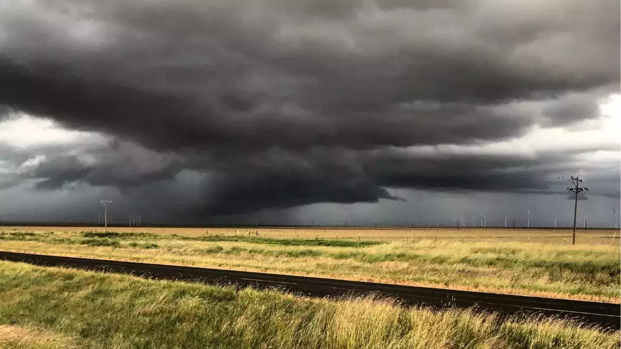 Severe Weather Alert: Illinois and Iowa Brace for Tornado Threat