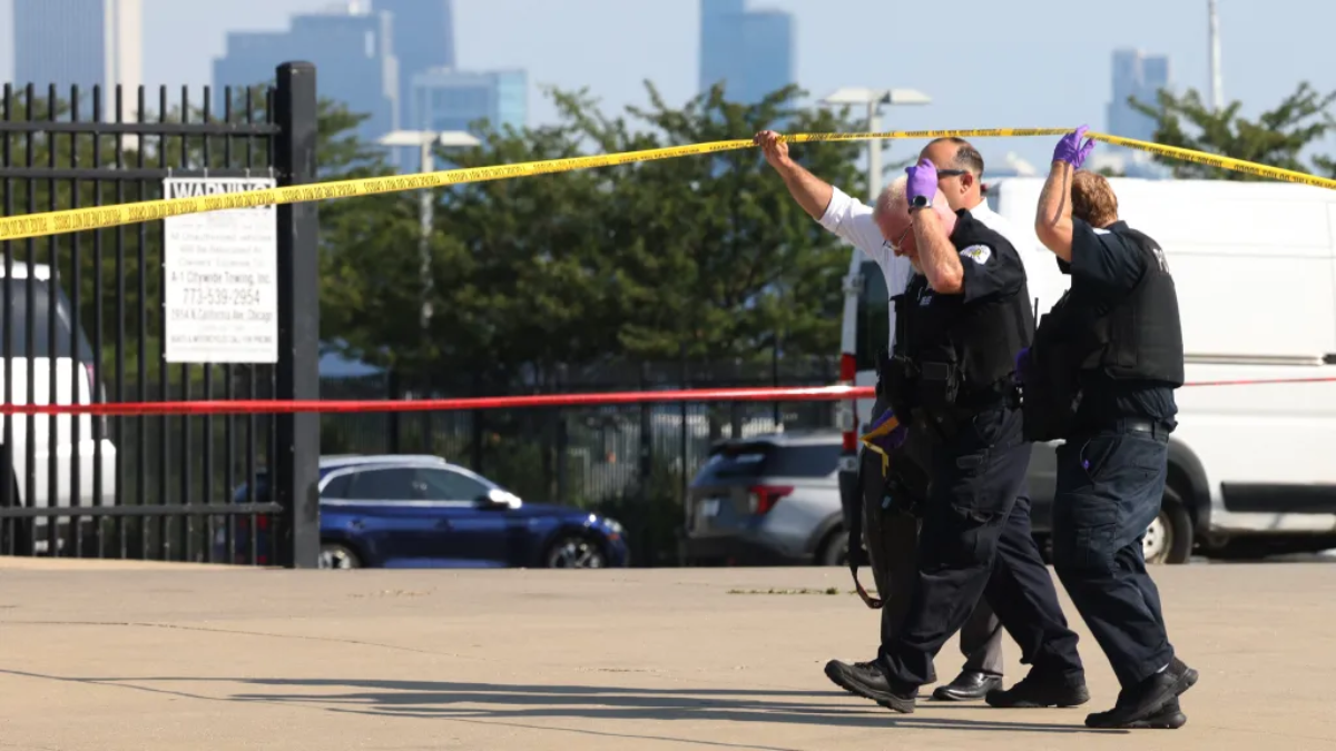 Armed Robbery Attempt Ends in Tragedy at Chicago Gas Station