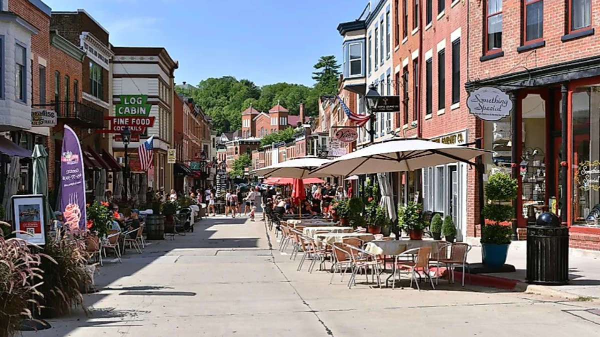 Charming Escapes: The 8 Cutest Small Towns in Illinois