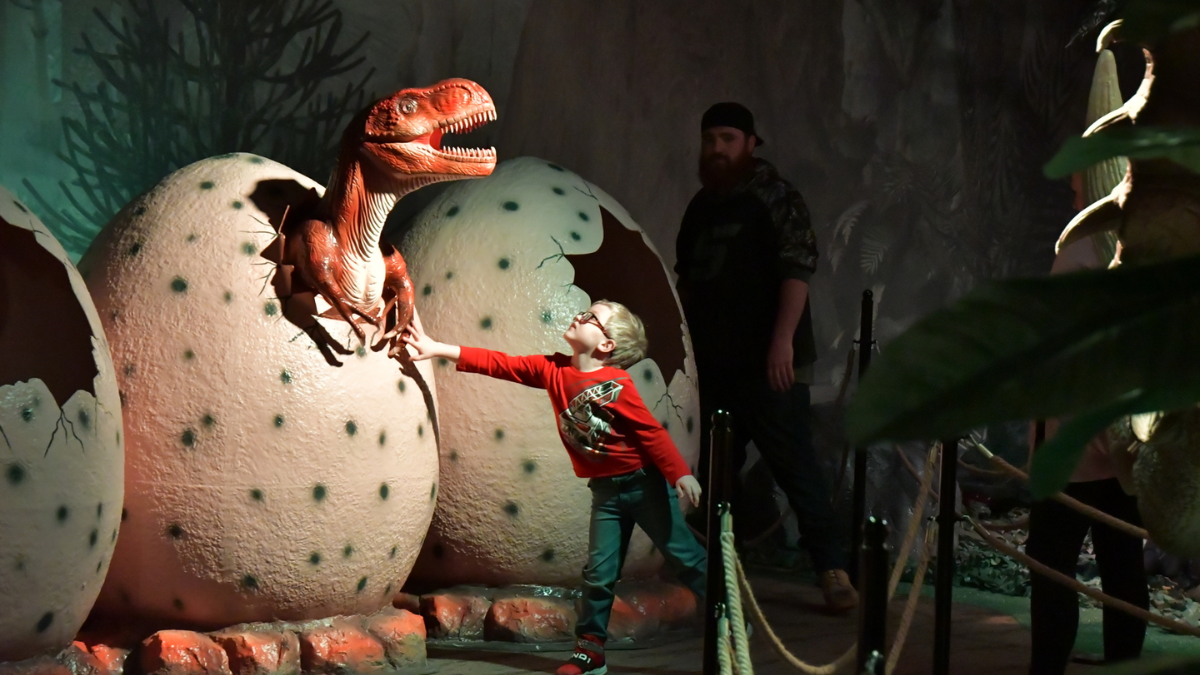 Discover Dinosaurs: Top 8 Must-Visit Dinosaur Attractions in Illinois and Wisconsin