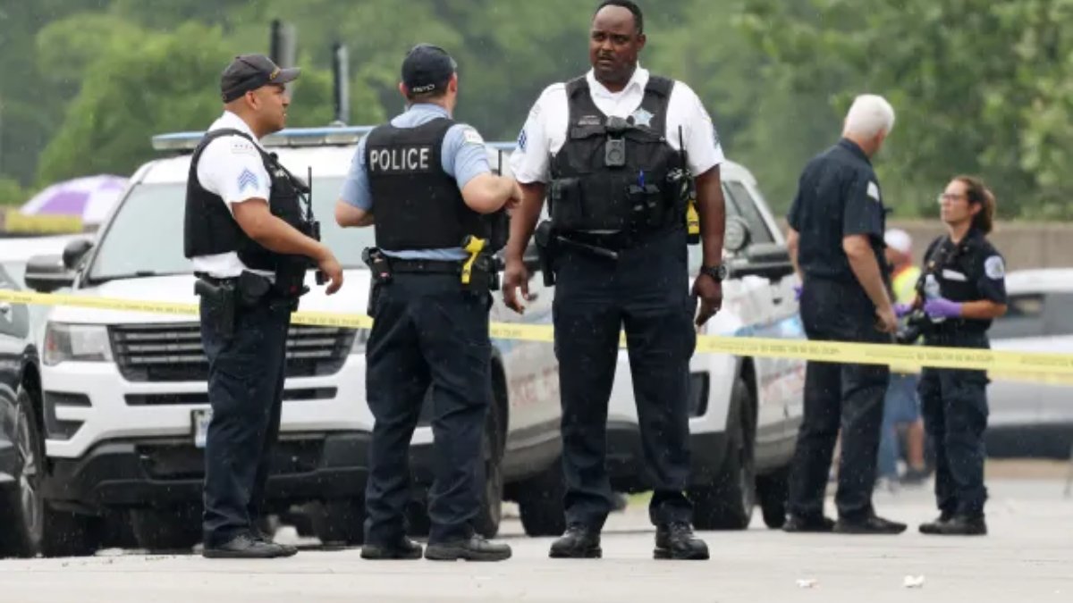 Man Killed, Woman Critically Wounded in South Side Chicago Shooting